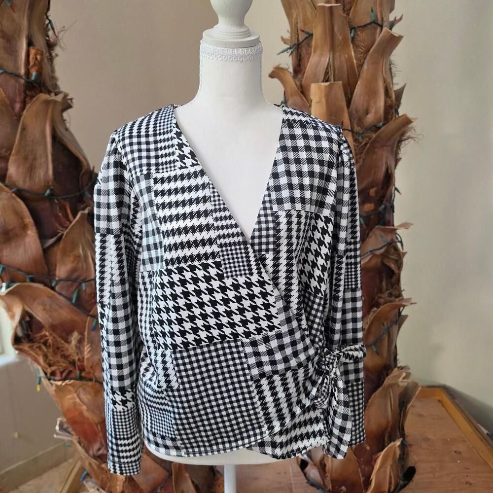 Ann-taylor Women's Black and White Blouse